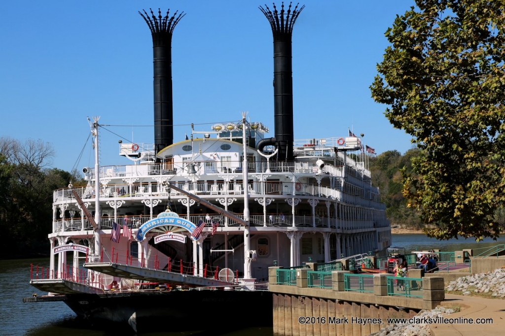 American Queen Steamboat docks in Clarksville - Clarksville Online -  Clarksville News, Sports, Events and Information