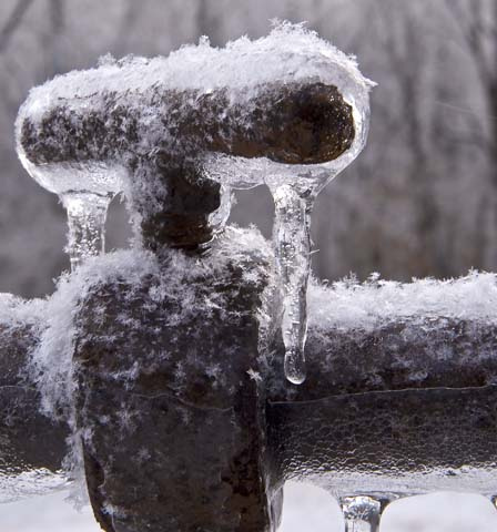 6 Ways to Prevent Frozen Pipes