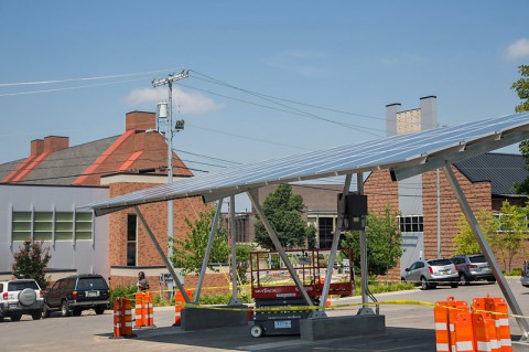New Solar Canopy at Austin Peay's 9th Street parking lot. (Linnea Rainey/APSU)