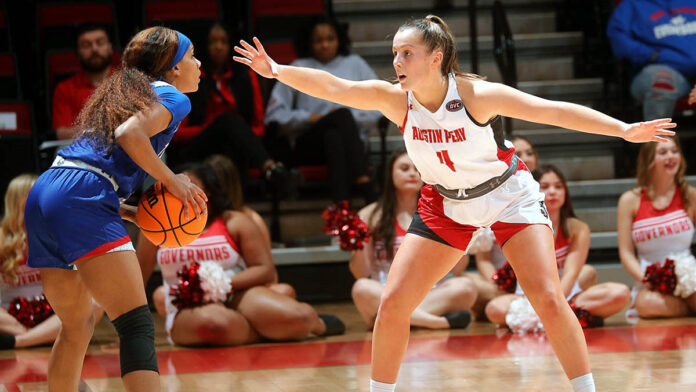 Austin Peay State University Women's Basketball cage Tennessee State in second-straight dominant defensive performance. (Robert Smith, APSU Sports Information)