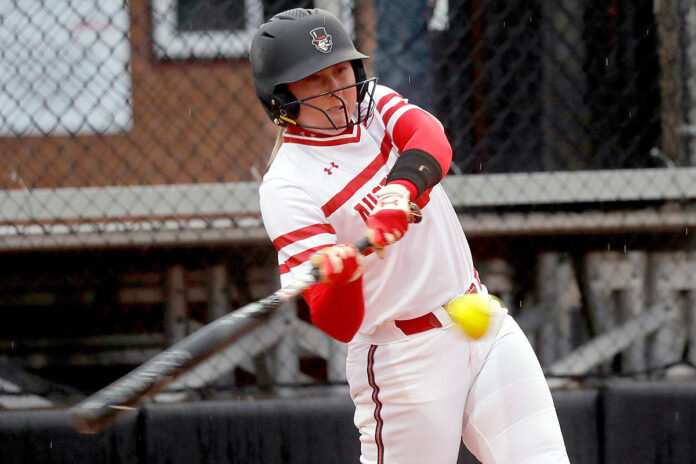 Austin Peay State University Softball can’t dig out of early hole in loss to Middle Tennessee. (Robert Smith, APSU Sports Information)