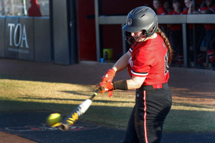 Austin Peay State University Softball grounds Mineral Area College in blowout. (Robert Smith, APSU Sports Information)