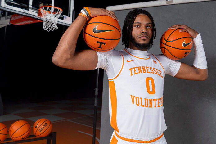 #10/11 Tennessee Vols Basketball at #17/16 North Carolina. (UT Athletics)