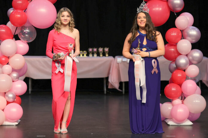 Queen: Evee Avila winner of the Girls 15-17 Year (right) and 1st Runner Up Alyse Rau (left). (Mark Haynes, Clarksville Online)